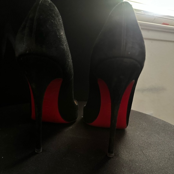 Classic So Kate Loubitons, worn many times. Bottoms can have red restored.